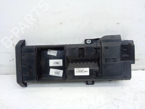 Used Fuse box Fuse box 37141615 37141615