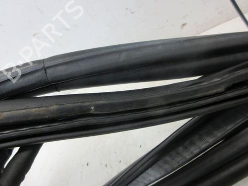 Rubber door seal LAND ROVER RANGE ROVER VELAR (L560) 2.0 D180 TD4 4x4 | BP29097888C142 