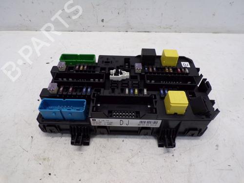 Used Fuse box Fuse box 37120214 37120214
