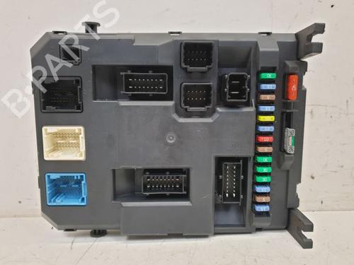 Used Fuse box Fuse box 38029497 38029497