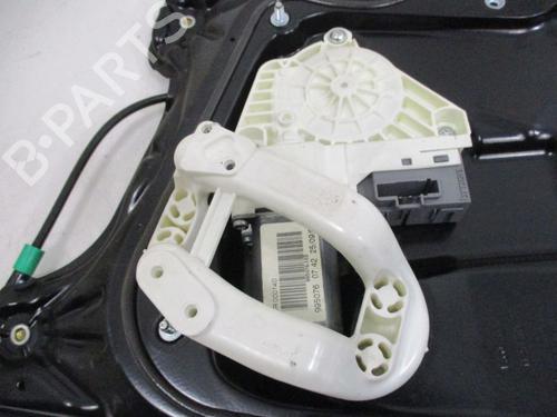 Left front window motor LAND ROVER DISCOVERY III (L319) 2.7 TD 4x4 | BP18761482E21 