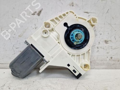 Used Right front window motor Right front window motor LAND ROVER RANGE ROVER SPORT I (L320) 3.0 D 4x4 (211 hp) 34738778 34738778