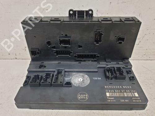 Used Fuse box Fuse box 39062840 39062840