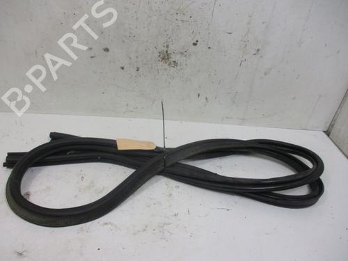 Used Rubber door seal DACIA SANDERO 1.2 16V (75 hp) 18798682