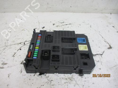 Used Fuse box Fuse box 37116025 37116025