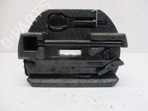 Used Jack Kit FORD FIESTA VI (CB1, CCN) 1.4 (97 hp) 18803340