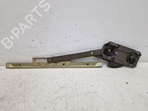 Vindusheismekanisme høyre foran Vindusheismekanisme høyre foran MERCEDES-BENZ /8 (W115) 230.4 (115.017) (110 hp) 33907903 33907903