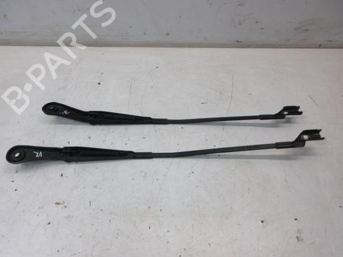 Used Front windshield wiper arm OPEL ZAFIRA TOURER C (P12) 1.6 CNG (75) (150 hp) 29104056