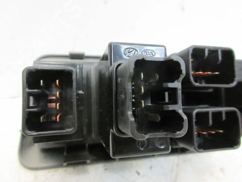 Switch HYUNDAI SANTA FÉ II (CM) 2.2 CRDi GLS 4x4 | BP30668070I30