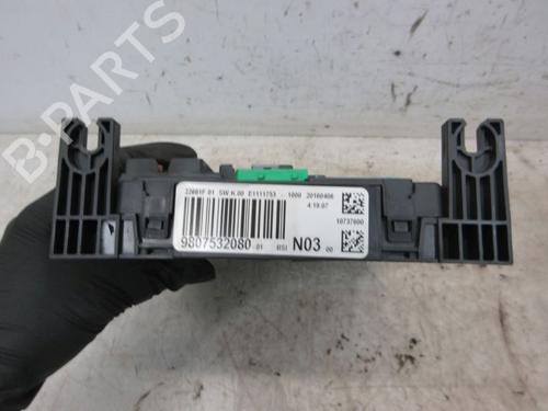 Fuse box CITROËN C4 CACTUS 1.2 VTi 82 | BP38028055E1 - Image 4