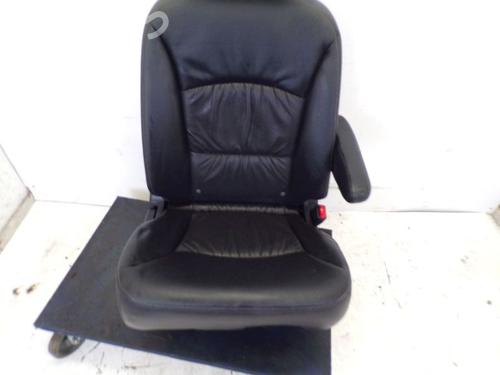 Rear seat MITSUBISHI GRANDIS (NA_W) 2.0 DI-D (NA8W) | BP18802439C17