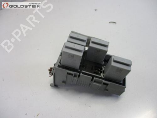 Fuse box OPEL MERIVA A MPV (X03) 1.7 CDTI (E75) | BP13762205E1 