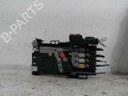 Used Fuse box OPEL CORSA B (S93) 1.2 i (F08, F68, M68) (45 hp) 25764421