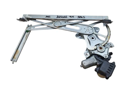 Alzavetro anteriore sinistro TOYOTA YARIS (_P9_) 1.4 D-4D (NLP90_, NLP90R) (90 hp) 29871431