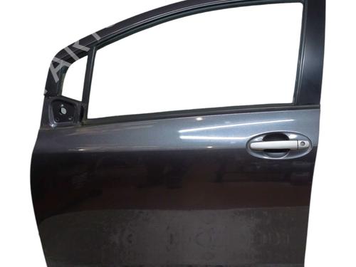 Used Left front door TOYOTA YARIS (_P13_) 1.4 D (NLP130_, NLP130) (90 hp) 30138553