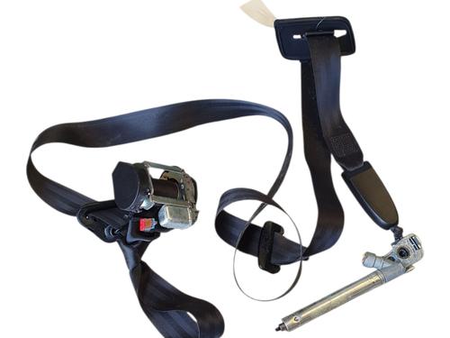 front-left-seatbelt-renault-megane-iii-hatchback-bz01_-b3_-2008-36459101 main image