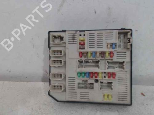 Used Fuse box RENAULT MEGANE III Hatchback (BZ0/1_, B3_) 1.5 dCi (86 hp) 25206997