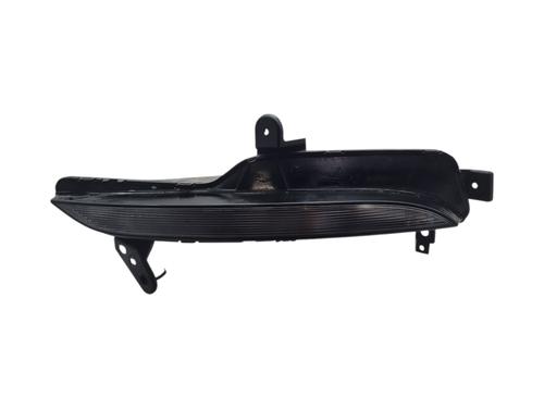 right-front-indicator-renault-megane-iv-hatchback-b9amn_-2015-33413426 main image