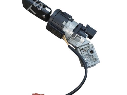 Used Ignition barrel PEUGEOT 308 I (4A_, 4C_) 1.6 HDi (92 hp) 31818513