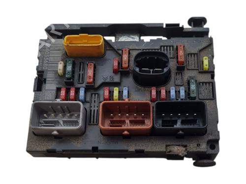 Used Fuse box Fuse box 37478662 37478662