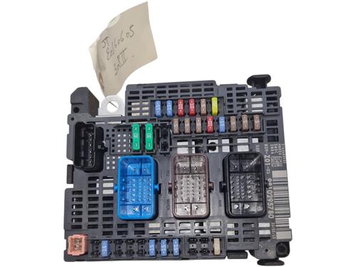 Used Fuse box Fuse box 37728752 37728752