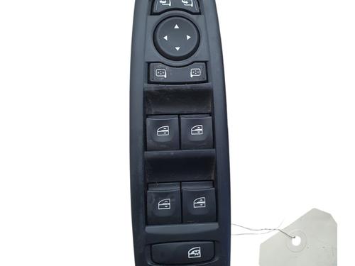 switch-renault-megane-iii-hatchback-bz01_-b3_-2008-40161390 main image