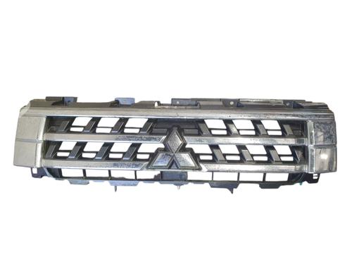 Used Grille MITSUBISHI PAJERO IV Van (V9_, V8_, V8_V) 3.2 TD 4WD (V88V, V98V) (200 hp) 30187140