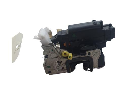 front-left-lock-dacia-duster-hs_-2010-2011-2012-2013-2014-2015-2016-2017-2018-34045492 main image