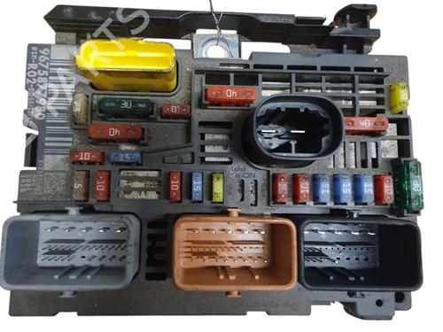 Used Fuse box Fuse box 38712914 38712914