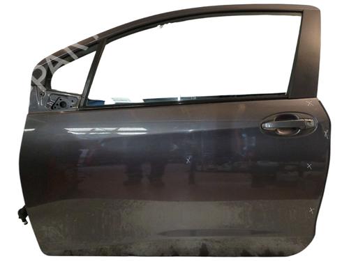 Used Left front door TOYOTA YARIS (_P13_) 1.4 D (NLP130_, NLP130) (90 hp) 29576760