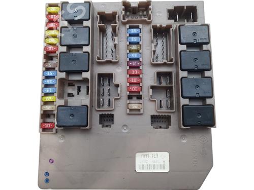 Used Fuse box Fuse box 39570977 39570977