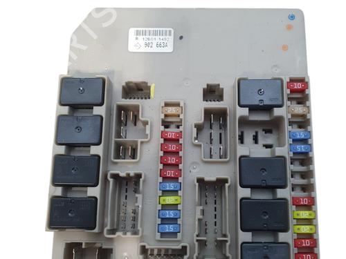 Used Fuse box Fuse box 38312781 38312781