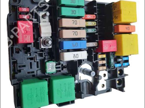 Used Fuse box CITROËN C4 CACTUS 1.2 THP 110 (110 hp) 24899517
