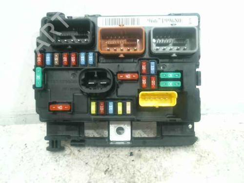 Used Fuse box Fuse box 25011876 25011876