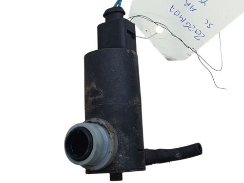 Used Washer pump Washer pump TOYOTA YARIS (_P9_) 1.4 D-4D (NLP90_, NLP90R) (90 hp) 39892228 39892228