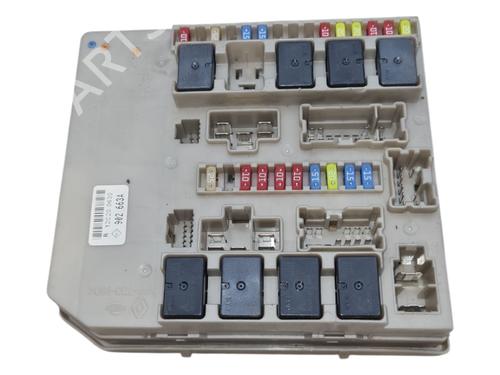 Used Fuse box Fuse box 37704278 37704278