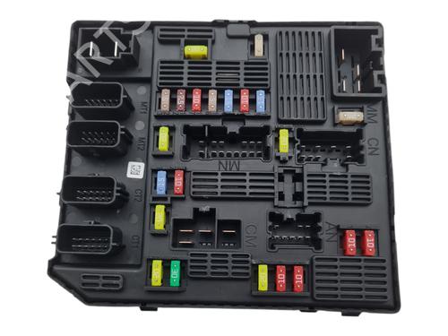 Used Fuse box Fuse box 32787776 32787776