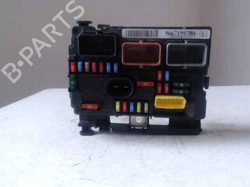 Used Fuse box Fuse box CITROËN C3 II (SC_) 1.4 HDi 70 (SC8HZC, SC8HR0, SC8HP4) (68 hp) 25011936 25011936