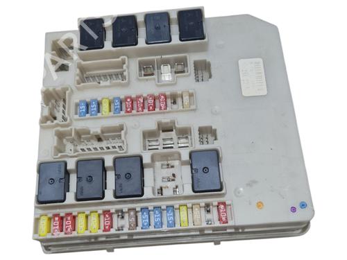Used Fuse box Fuse box 37728747 37728747