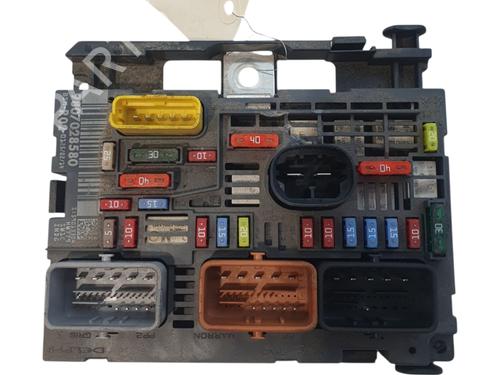 Used Fuse box Fuse box 37037839 37037839