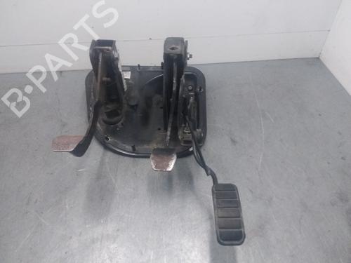 Used Clutch pedal RENAULT MASCOTT Platform/Chassis (UH_, HH_) [1999-2005]  17629359