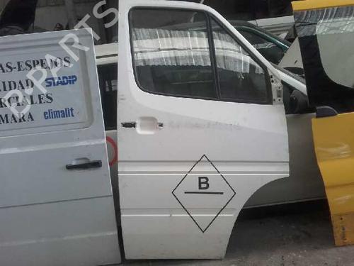 Used Right front door MERCEDES-BENZ SPRINTER 2-t Van (B901, B902) 214 (901.061, 901.062, 901.661, 901.662, 902.061,... (143 hp) 24589620