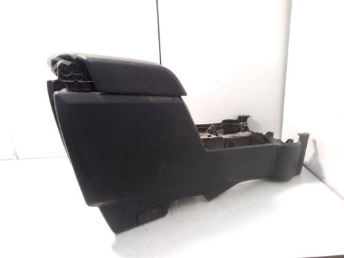 Used Armrest / Center console LAND ROVER DISCOVERY III (L319) 2.7 TD 4x4 (190 hp) 15451997