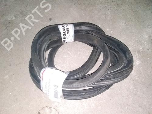 Used Rubber door seal VOLVO V70 II (285) [1999-2008]  15435825