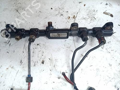 Used Injection rail FORD MONDEO III Saloon (B4Y) [2000-2007]  21687108