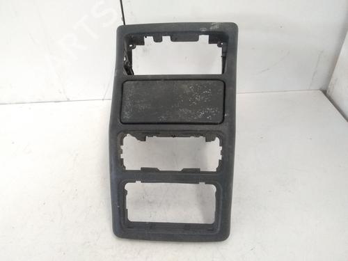 Porte-gobelet/Objets MERCEDES-BENZ M-CLASS (W163) ML 270 CDI (163.113) (163 hp) 16459377