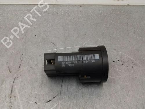 Used Headlight switch VW POLO (9N_, 9A_) 1.4 TDI (75 hp) 15436166
