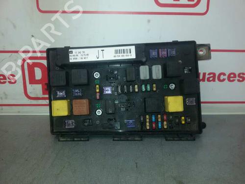 Boîte à Fusibles OPEL ASTRA H (A04) [2004-2014]  15430332