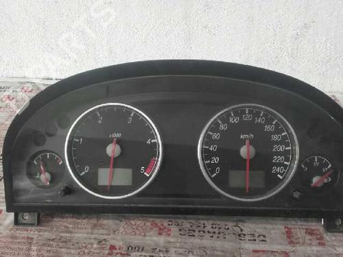 Used Instrument cluster FORD MONDEO III Saloon (B4Y) [2000-2007]  15425519