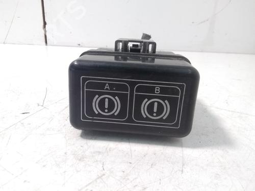 Used Fuse box MITSUBISHI PAJERO III (V7_W, V6_W) 3.5 (V65W, V75W) (203 hp) 15451821